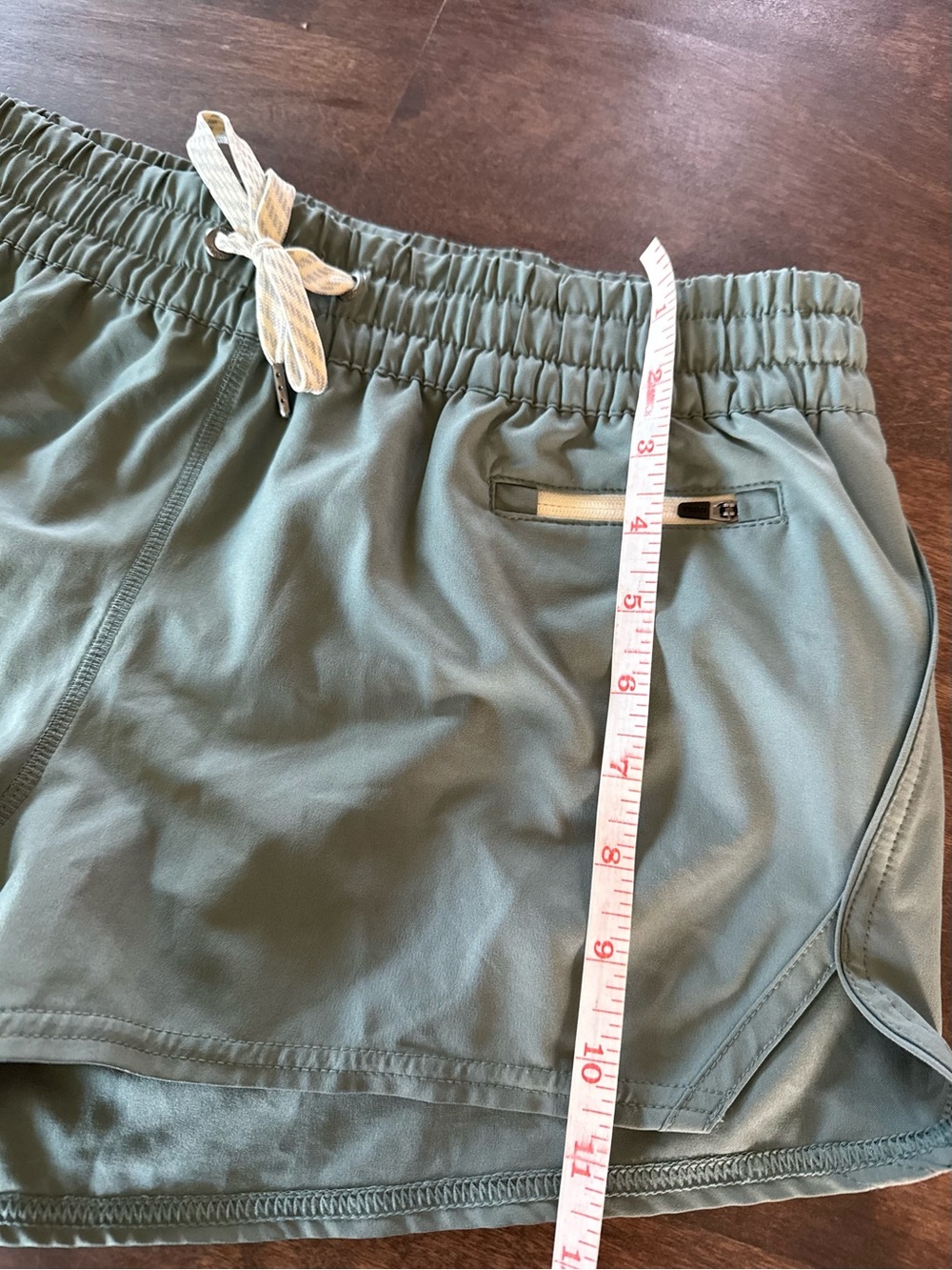 Vuori Clementine 2.0 Shorts Sage Green Athletic Drawstring 2-2.5” inseam - Picture 4 of 7